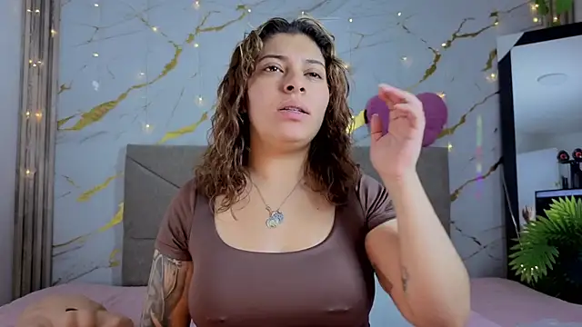 Snapshot of agatha_97_ chatting on February 2026 03:25:02 AM agatha 97 online show from February 2026 03:25:02 AM