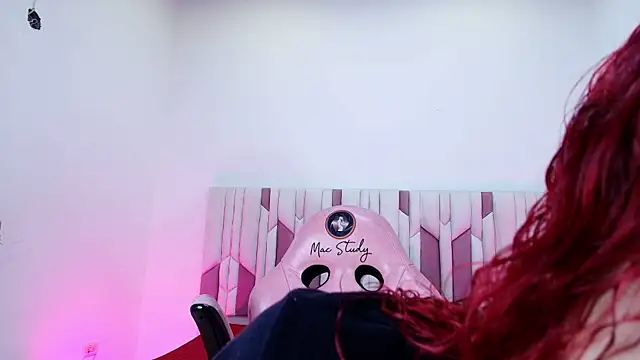 mia stanfort online show from September 2025 07:15:02 PM