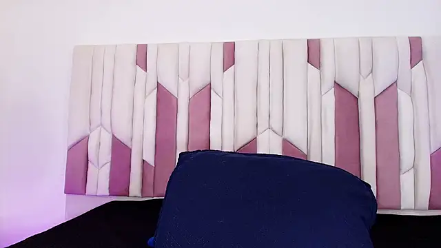 mia stanfort online show from November 2025 07:14:01 PM