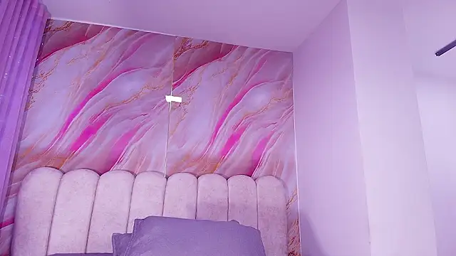 mia stanfort online show from February 2026 07:10:01 PM