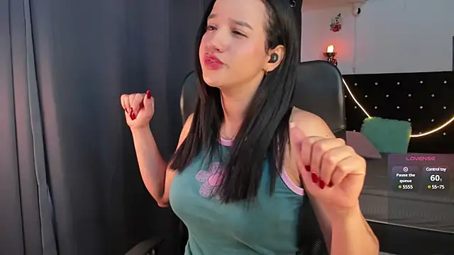 Snapshot of emilyrouxe chatting on January 2025 03:13:01 PM emilyrouxe online show from January 2025 03:13:01 PM