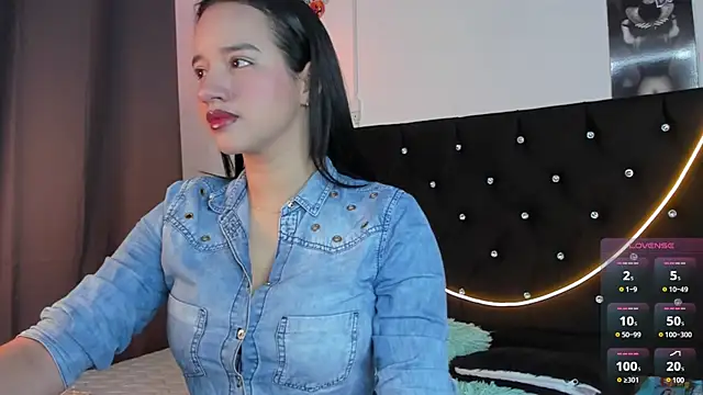 Snapshot of emilyrouxe chatting on January 2025 03:15:01 PM emilyrouxe online show from January 2025 03:15:01 PM