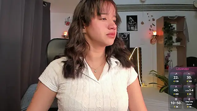 Snapshot of emilyrouxe chatting on March 2025 03:04:01 PM emilyrouxe online show from March 2025 03:04:01 PM