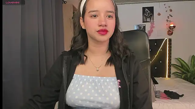 Snapshot of emilyrouxe chatting on March 2025 02:12:02 PM emilyrouxe online show from March 2025 02:12:02 PM