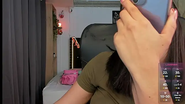 Snapshot of emilyrouxe chatting on March 2025 07:14:02 PM emilyrouxe online show from March 2025 07:14:02 PM