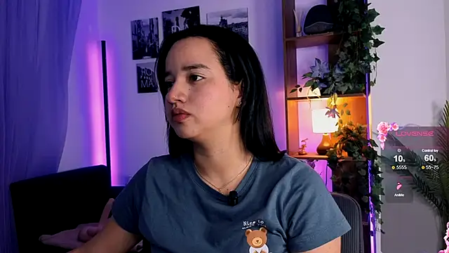 Snapshot of emilyrouxe chatting on September 2025 03:56:01 PM emilyrouxe online show from September 2025 03:56:01 PM