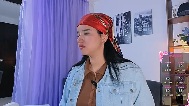 Snapshot of emilyrouxe chatting on September 2025 01:56:02 PM emilyrouxe online show from September 2025 01:56:02 PM