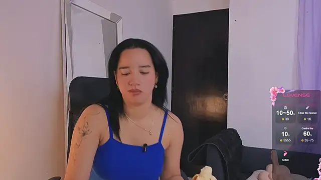 Snapshot of emilyrouxe chatting on September 2025 02:53:02 PM emilyrouxe online show from September 2025 02:53:02 PM