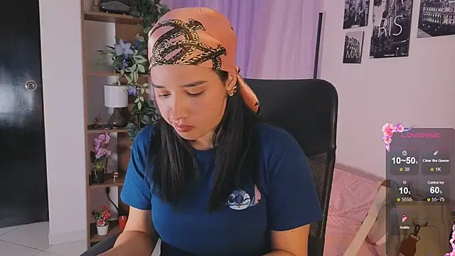 Snapshot of emilyrouxe chatting on September 2025 03:39:01 PM emilyrouxe online show from September 2025 03:39:01 PM