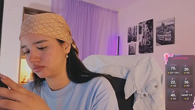 Snapshot of emilyrouxe chatting on October 2025 03:42:02 PM emilyrouxe online show from October 2025 03:42:02 PM