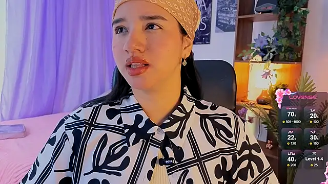 Snapshot of emilyrouxe chatting on October 2025 03:56:02 PM emilyrouxe online show from October 2025 03:56:02 PM