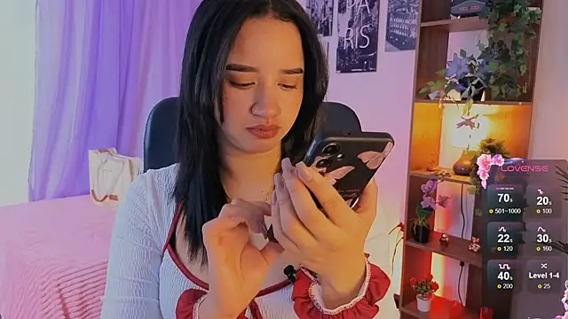 Snapshot of emilyrouxe chatting on October 2025 04:20:02 PM emilyrouxe online show from October 2025 04:20:02 PM