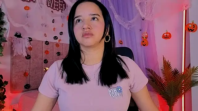 Snapshot of emilyrouxe chatting on October 2025 01:29:01 PM emilyrouxe online show from October 2025 01:29:01 PM