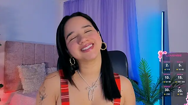 Snapshot of emilyrouxe chatting on November 2025 04:17:01 PM emilyrouxe online show from November 2025 04:17:01 PM