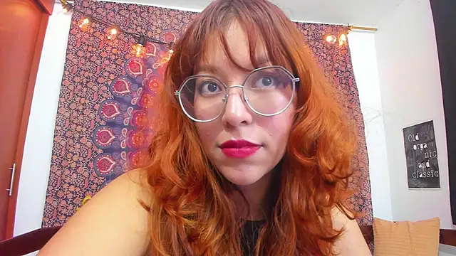 Snapshot of _Moon_Johnson chatting on December 2025 11:35:02 PM Moon Johnson online show from December 2025 11:35:02 PM