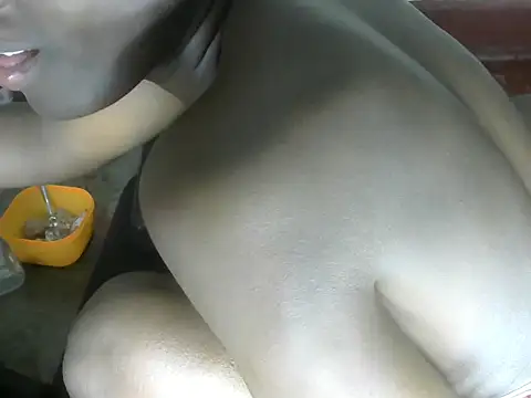 Sweetaggy2 online show from October 2025 06:45:02 PM