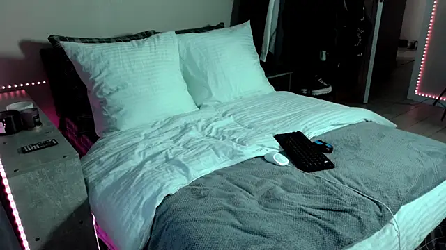 Tanya M online show from December 2024 01:03:01 PM