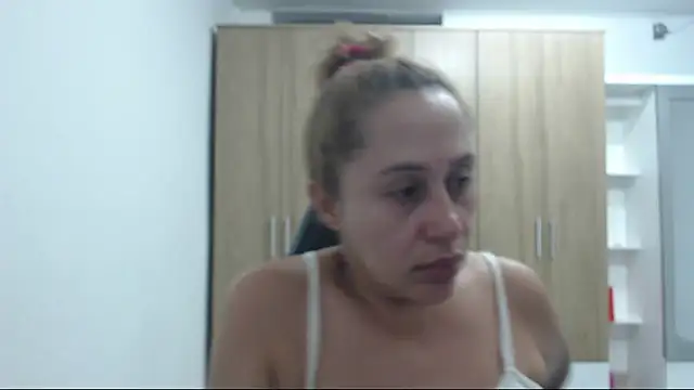 RoxanaLove9 online show from September 2025 10:21:02 PM