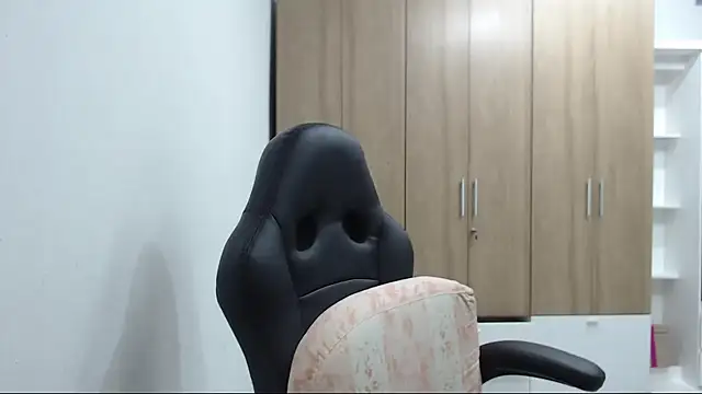 RoxanaLove9 online show from November 2025 09:19:02 PM