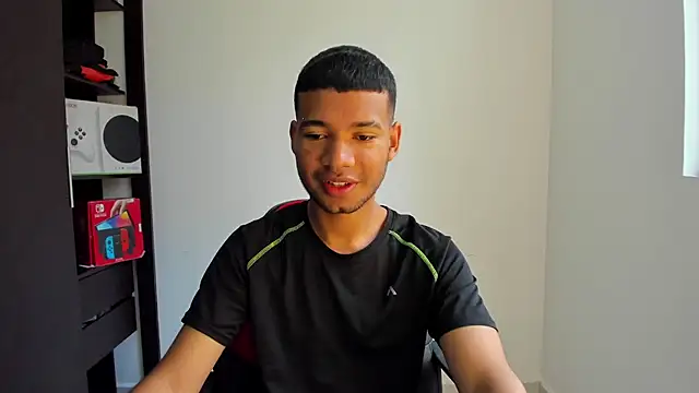 Snapshot of Camilo_Marin chatting on January 2025 03:27:01 PM Camilo Marin online show from January 2025 03:27:01 PM