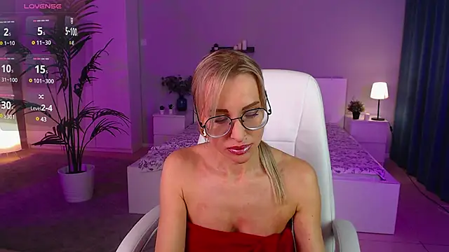 Fay Dunaway online show from March 2025 12:26:02 PM