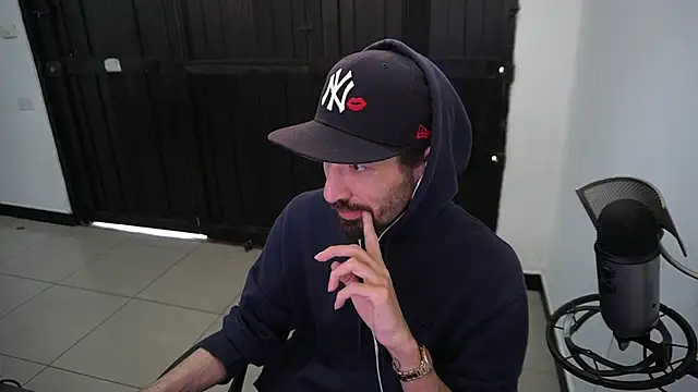 Snapshot of Your_Ice_cream chatting on December 2024 07:07:02 PM Your Ice cream online show from December 2024 07:07:02 PM