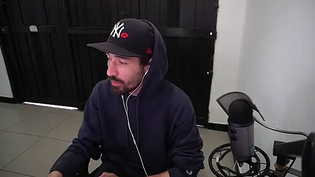 Snapshot of Your_Ice_cream chatting on December 2024 01:03:01 PM Your Ice cream online show from December 2024 01:03:01 PM