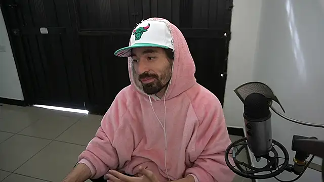 Snapshot of Your_Ice_cream chatting on December 2024 08:38:02 PM Your Ice cream online show from December 2024 08:38:02 PM