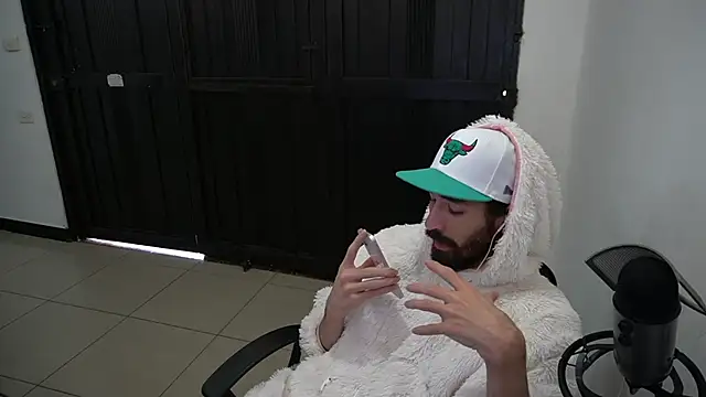 Snapshot of Your_Ice_cream chatting on January 2025 06:23:01 PM Your Ice cream online show from January 2025 06:23:01 PM