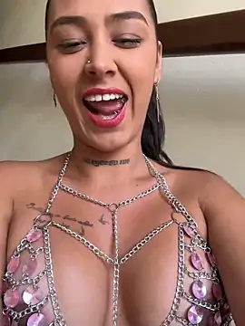 paisitahot1975 online show from February 2025 07:05:01 PM