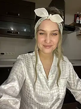 KikiWatson online show from December 2024 03:01:01 PM