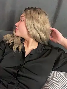 KikiWatson online show from December 2024 01:28:01 PM