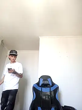 Snapshot of LatinBoysxxx chatting on January 2025 06:04:02 PM LatinBoysxxx online show from January 2025 06:04:02 PM