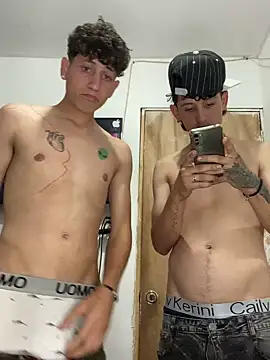 Snapshot of LatinBoysxxx chatting on January 2025 01:08:01 AM LatinBoysxxx online show from January 2025 01:08:01 AM