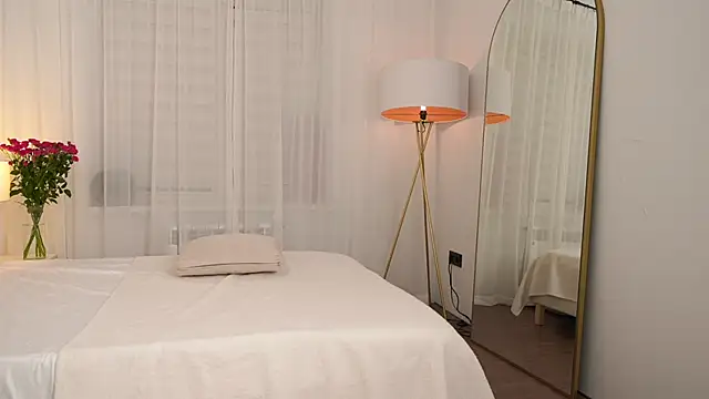 Peopleneedlove144 online show from November 2025 01:44:01 PM