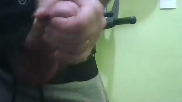 loganwolverine02 online show from November 2025 01:00:01 PM