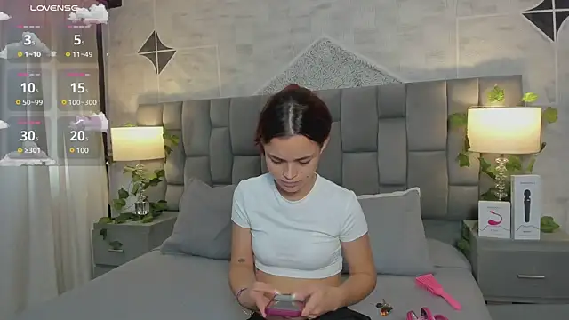 HannaRhodes online show from February 2025 01:33:02 PM