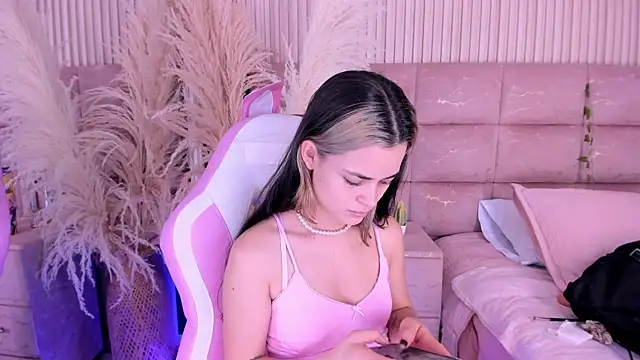 HannaRhodes online show from July 2026 03:18:01 PM