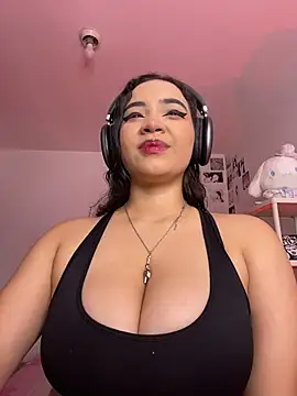Snapshot of MadelineBenet chatting on July 2026 04:40:02 AM MadelineBenet online show from July 2026 04:40:02 AM