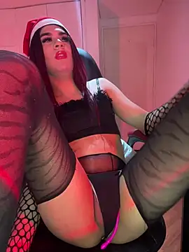 Snapshot of Mia_Frank_ chatting on December 2024 11:03:02 PM Mia Frank online show from December 2024 11:03:02 PM