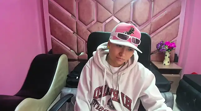 Snapshot of Im_Mathias chatting on January 2025 06:43:02 AM Im Mathias online show from January 2025 06:43:02 AM