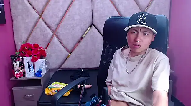 Snapshot of Im_Mathias chatting on February 2025 10:03:02 AM Im Mathias online show from February 2025 10:03:02 AM