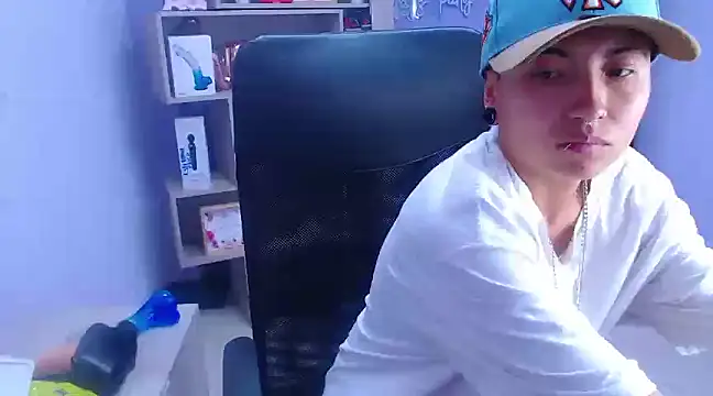 Snapshot of Im_Mathias chatting on February 2025 07:35:01 AM Im Mathias online show from February 2025 07:35:01 AM