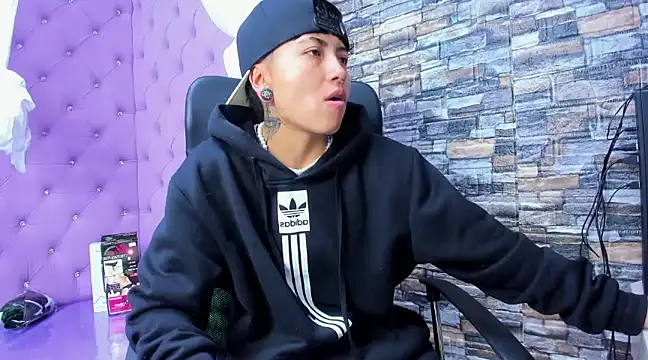 Snapshot of Im_Mathias chatting on March 2025 02:36:02 AM Im Mathias online show from March 2025 02:36:02 AM