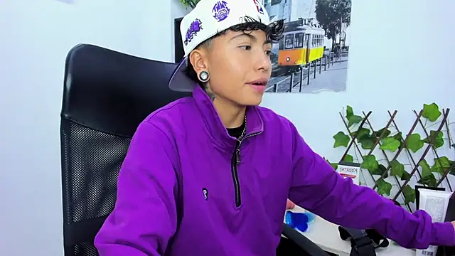 Snapshot of Im_Mathias chatting on November 2025 04:13:02 AM Im Mathias online show from November 2025 04:13:02 AM