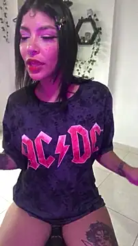 Luna-Chann online show from February 2026 10:39:01 PM