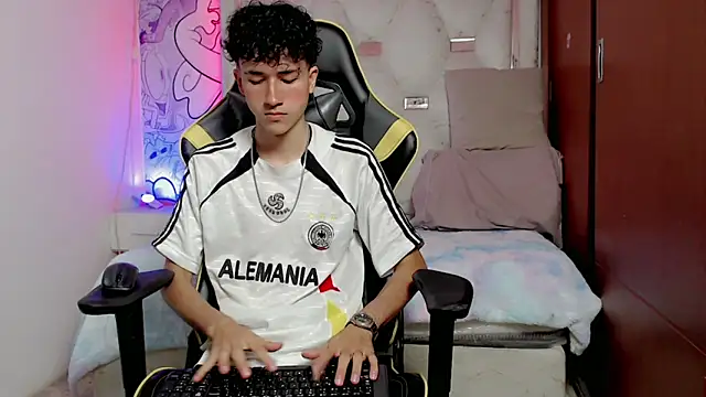 johnny cagee online show from October 2025 09:12:01 AM