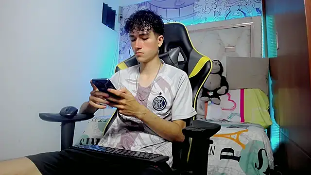 johnny cagee online show from November 2025 05:07:01 AM