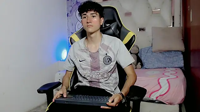 johnny cagee online show from January 2026 03:32:01 AM