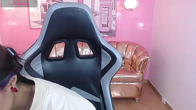 stephania t online show from December 2025 12:47:01 PM